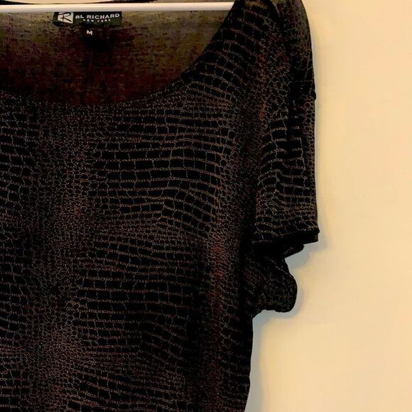 .RL Richard New York short sleeve black patterned blouse. Size M Length 24” - Picture 3 of 5